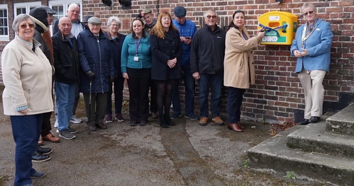 Defibrillator installed at Sanderstead Library – Sanderstead Residents ...