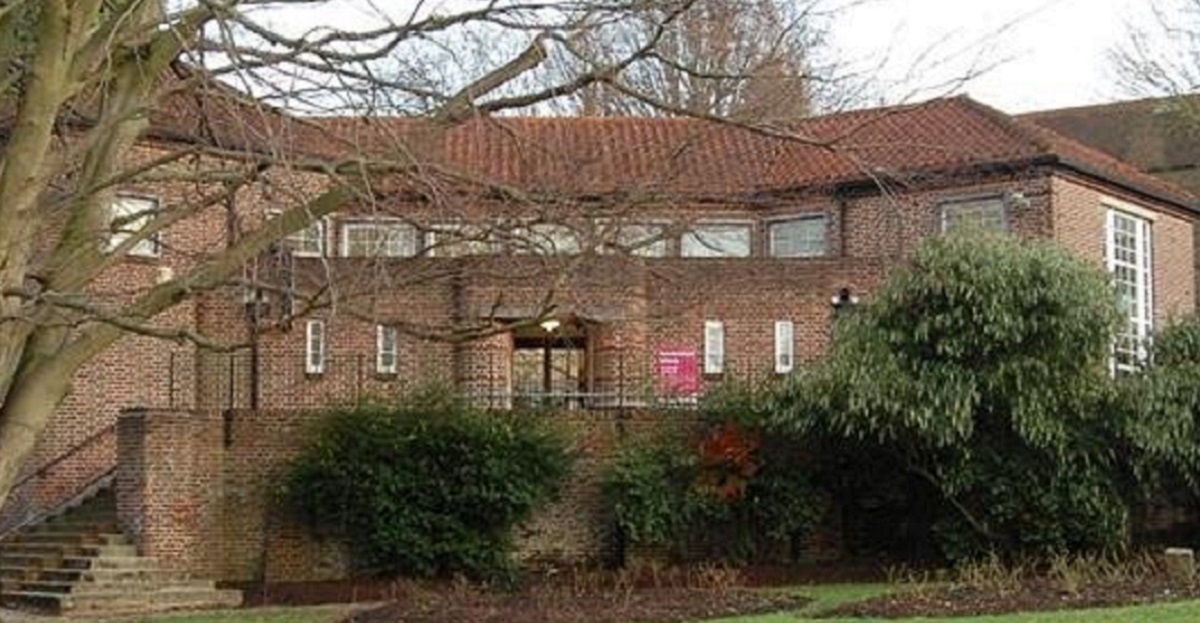 Sanderstead Sign Sanderstead Library request for volunteers to help with lunchtime cover ...